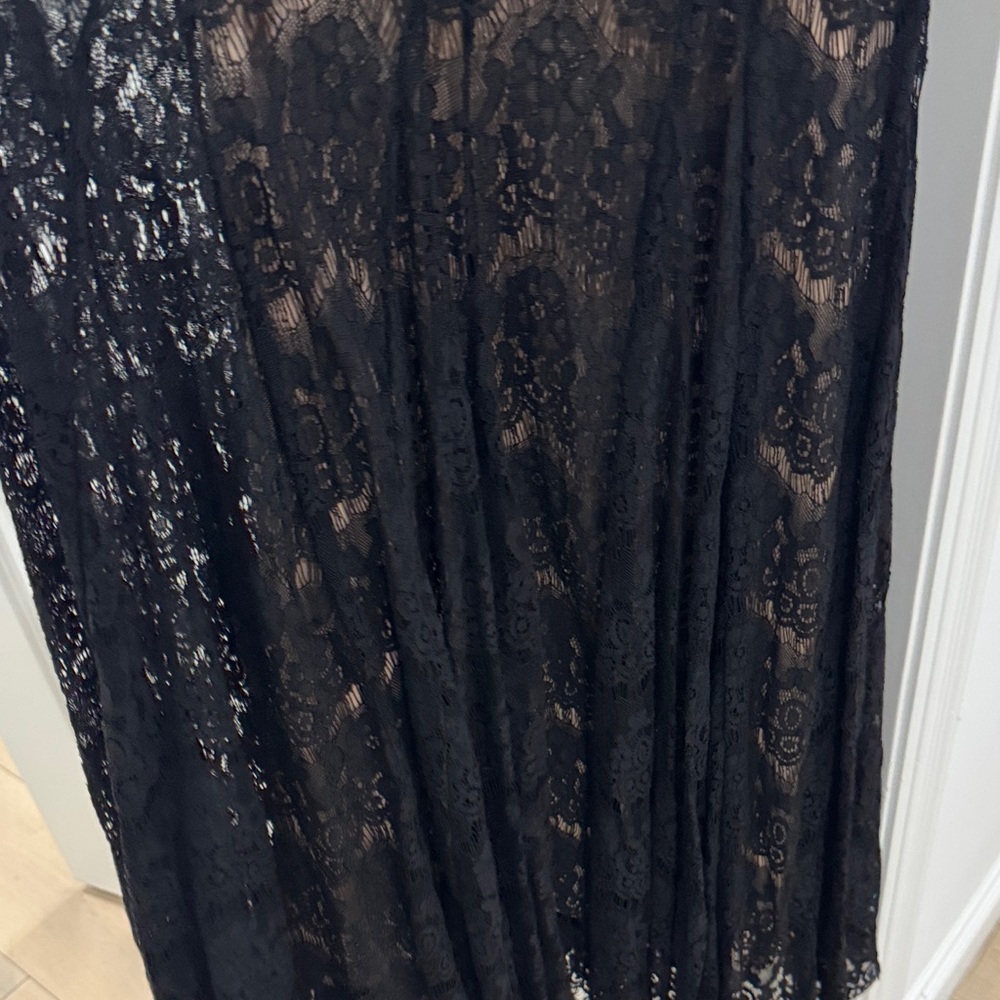 Aqua Elegant Black Lace Maxi Dress - Picture 6 of 8